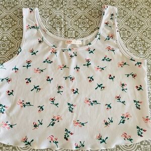 Romwe crop top with small pink and red flowers, excellent condition